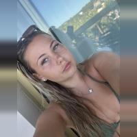 Ellie 