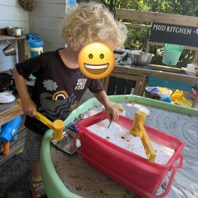 Image from Little Bees Lounge 