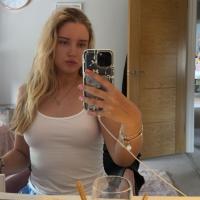 Ella x