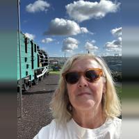 SUE B