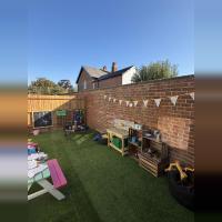 Little Bees Lounge 
